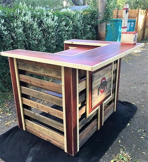 Two Awesome Wood Pallets Made Bars Wood Pallet Furniture