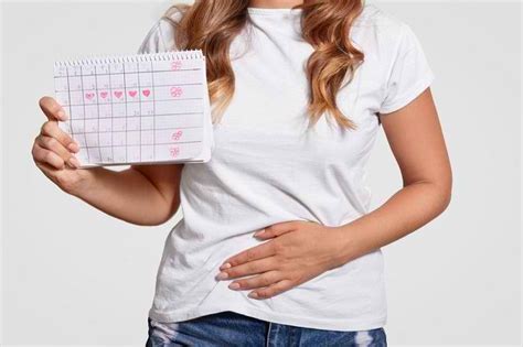 Kalau siklus haid wanita normal yaitu 28 hari, masa subur mulai terjadi 14 hari sebelum hari pertama haid berikutnya. Ciri-Ciri Lendir Serviks Sesuai Siklus Haid - Alodokter