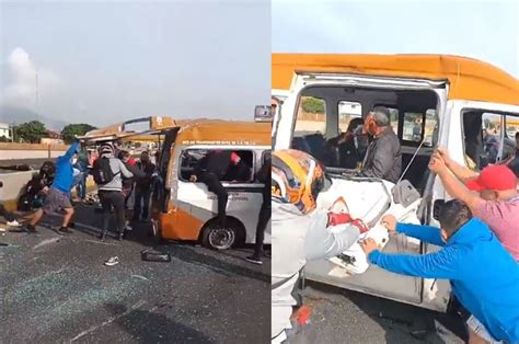 Camioneta De Transporte Público Se Volteó En La México Puebla Dejó 16 Heridos Y Una Mujer