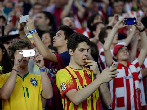Telefónica, proveedor oficial del athletic club, sorteará entre todos sus clientes de dúo o trío (familiar, básico o conexión) cinco lotes de entradas dobles para acudir a la final de la copa del rey que se disputará en el estadio mestalla el próximo 13 de mayo. Las mejores imágenes de la final de la Copa del Rey