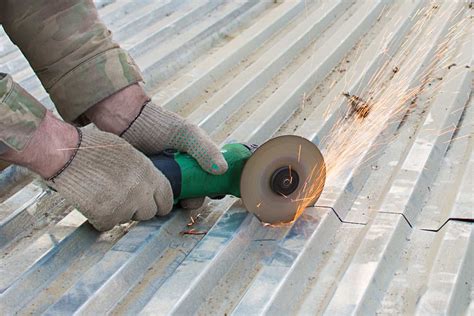 How To Cut Metal Roofing Lengthwise
