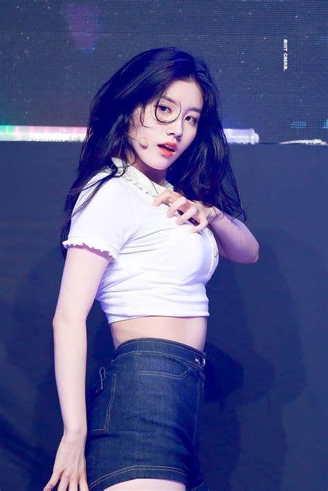 tv리포트=이세빈 기자 그룹 프리스틴 출신 시연이 독립영화 '신림남녀(가제)'로 배우 활동을 시작한다. 프리스틴 박시연 사진