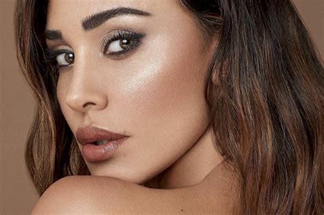 La storia fra belen rodriguez e antonino spinalbese procede a gonfie vele e la showgirl pubblica venticinque anni, una passione per la fotografia e una carriera da hairstylist, antonino spinalbese è. Belen, la foto del primo bacio con il fidanzato Antonino ...