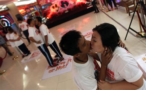 Six Incredible Photos From The Worlds Longest Continuous Kiss