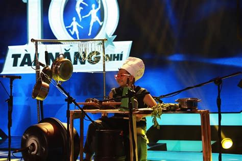 Tham gia chương trình siêu tài năng nhí mùa 2, trấn thành nhận định văn mai hương giống hari won như hai giọt nước. "Siêu tài năng nhí": Gil Lê tô môi hồng cánh sen, rủ Hari ...