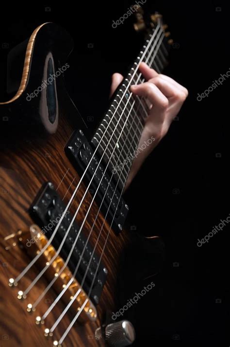 2 years ago2 years ago. Tocar guitarra marrom vintage — Stock Photo © vkraskouski ...