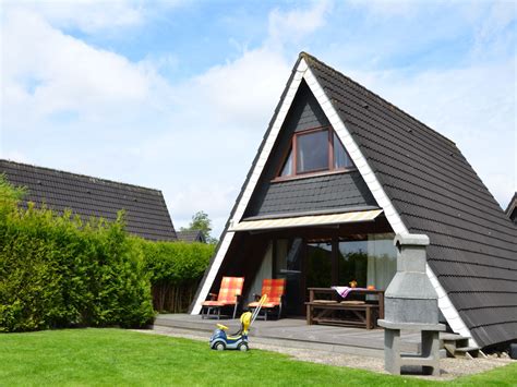(oprit is tegenover belkmerweg 75 daar ziet u 2 houten paaltjes dat is onze eigen oprit). Ferienhaus Nurdachhaus Blume in Carolinensiel ...