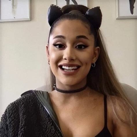 𝐜𝐡𝐫𝐢𝐬𝐭𝐢𝐧𝐚 𝐥𝐨𝐯𝐞𝐬 𝐚𝐫𝐢𝐚𝐧𝐚⁷ On Twitter Ariana Grande Cute Ariana Grande