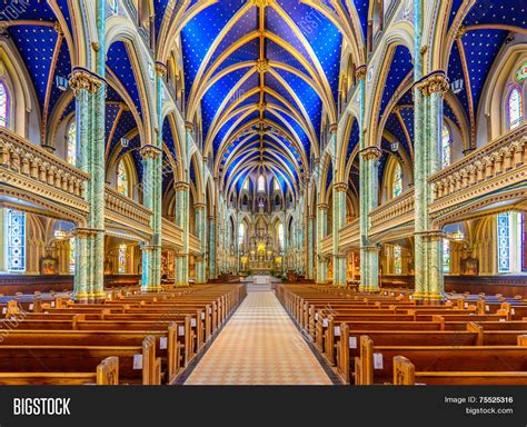 Rica (rituel de l'initiation chrétienne des adultes) l'enseignement. Ottawa, CANADA - SEP 10: Notre-Dame Image & Photo | Bigstock