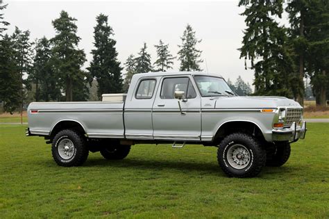 F-250 Custom 4x4 3/4 Ton Super Cab HighBoy 400 Automatic Pickup Truck Extra Cab for sale in