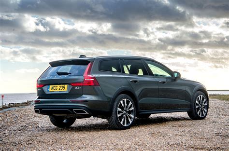 Prices are before the $995 destination charge. Volvo V60 Cross Country 2019 UK review | Autocar