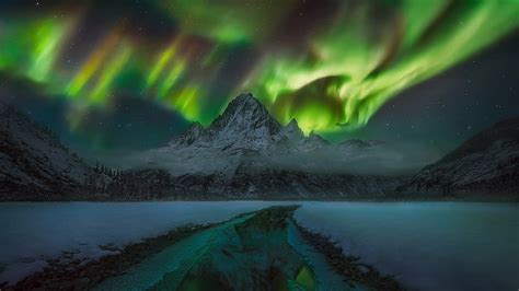 Northern Lights Wallpaper 4k Northern Lights Aurora Borealis Over