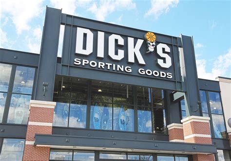 dick s sporting goods sales soared online but not without the help