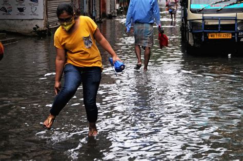 Heavy Rains Lead To Waterlogging In Kolkata