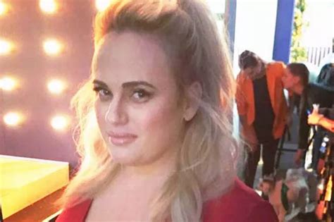 Rebel Wilson Flaunts Major Weight Loss And Cleavage In Plunging