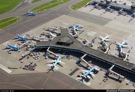 Airport Overview - Airport Overview - Apron at Amsterdam - Schiphol ...