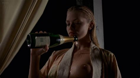 Naked Jaime Pressly In Poison Ivy 3