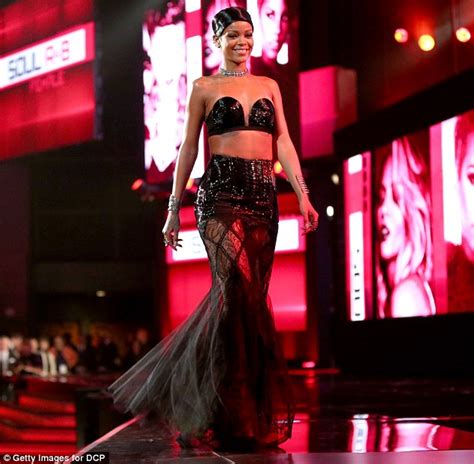 amas 2013 rihanna showcases her incredible figure in a plunging bra top daily mail online