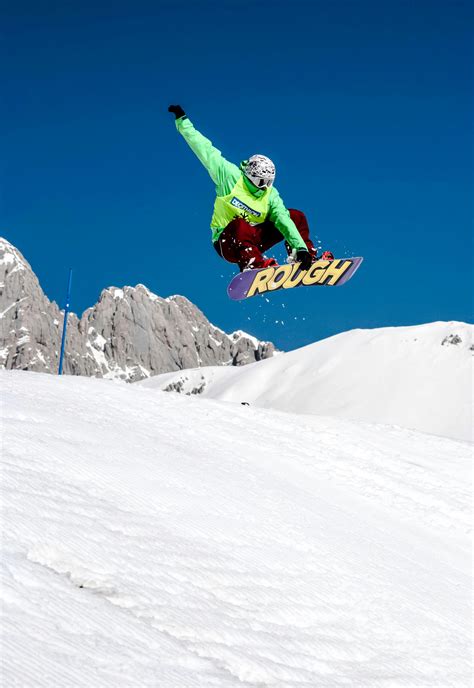 10 Snowboard Tricks You Can Learn Quickly
