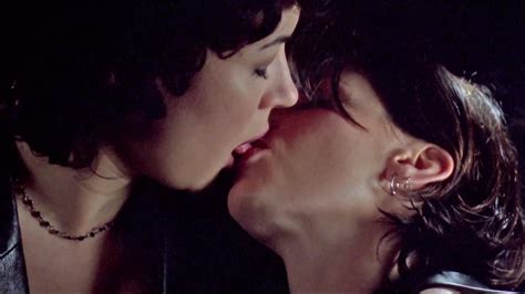 Celebrities Jennifer Tilly Gina Gershon Lesbian Sex Scene In Bound