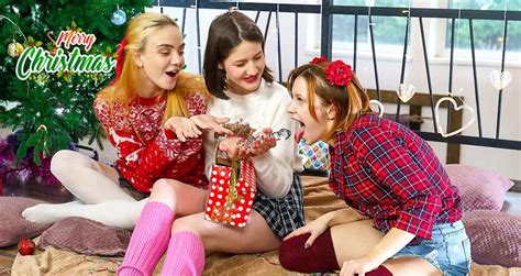 Clubsweethearts Lina Sun Lolly Bom And Margo Von Teese Jolly Christmas Lesbians Softarchive