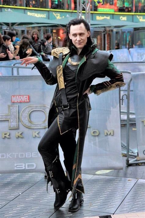 The Day You Do Any Pose For A Pic Magníficos Loki Thor Avengers