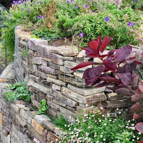 The rhs reveal gardening trends for 2020 including large houseplants, sustainable gardening the royal horticultural society have revealed their gardening trend predictions for 2020 — and it seems while growing fresh produce at home has become an obvious route for many across the years, the. Garden trends 2021 - Garden ideas and latest trends from ...