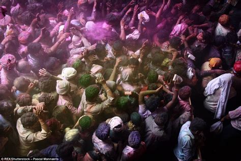 Photos Show The Indian Pilgrim Site Where Hindu Festival Of Holi Is Celebrated Daily Mail Online