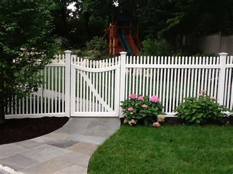 Connecticut Picket Fence Traditional Garden Bridgeport By