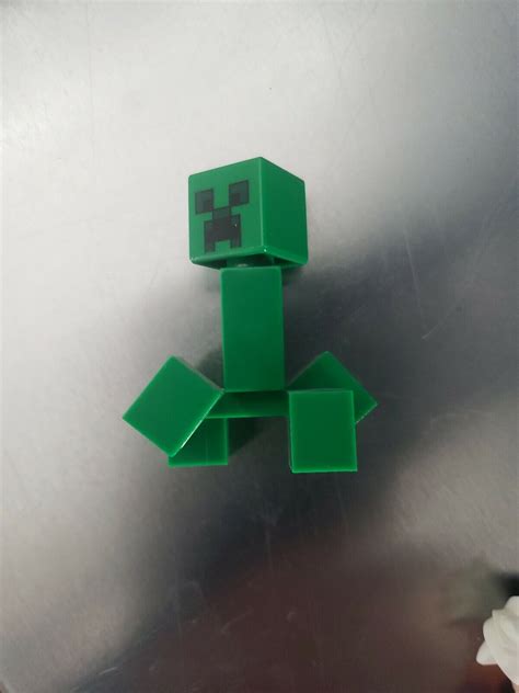 Lego Minecraft Creeper Minifigure 21155 Green Ebay
