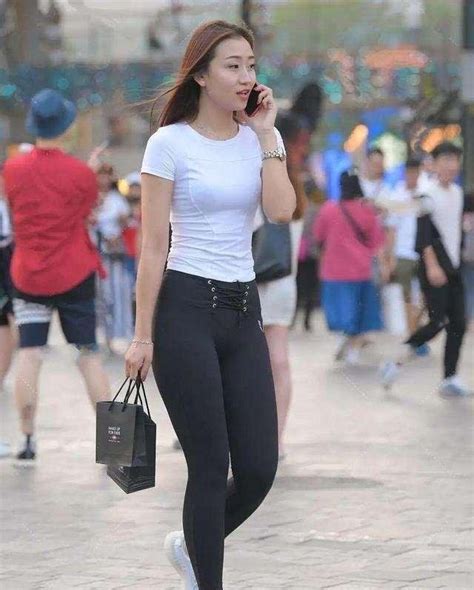 “漏斗形”身材的瑜伽裤美女 使人感到眼前一亮 美丽清澈