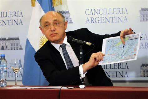 argentina rejects falklands referendum as illegal