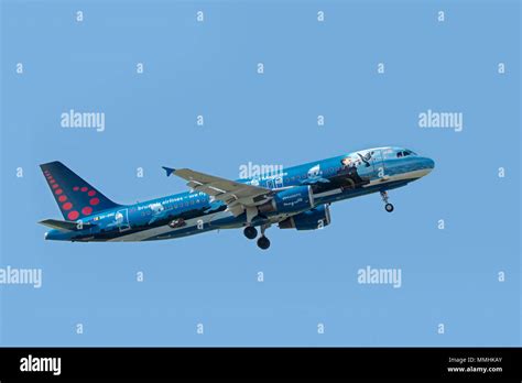 Airbus A320 214 Airbus A320 214 Airbus A320 214 Hi Res Stock