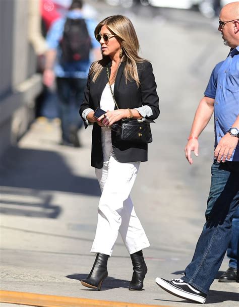 Jennifer Anistons White Cargo Pants Popsugar Fashion Uk