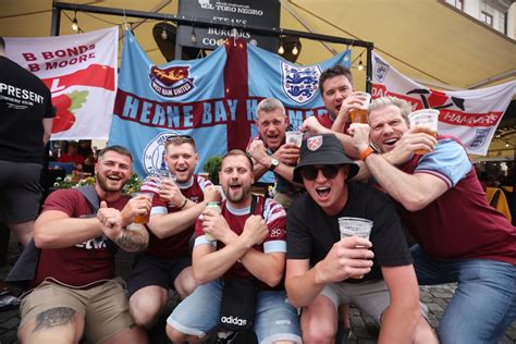 West Ham Fan Zone Turns Into Glastonbury And Chesney Hawkes Sings