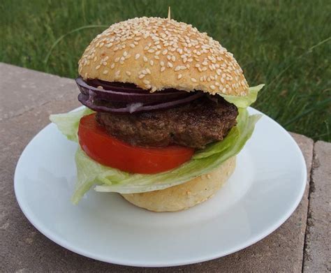 Domácí hamburger se tváří jako věda. Domácí šťavnatý hamburger od MysMas. A Thermomix ® recept z kategorie Hlavní jídla - maso z www ...