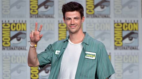 why grant gustin didn t play the flash in zack snyder s justice league