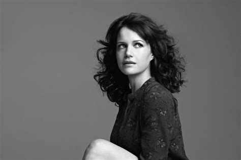 Carla Gugino Can Play A Seductress Or A Mom Just Not On Mad Men
