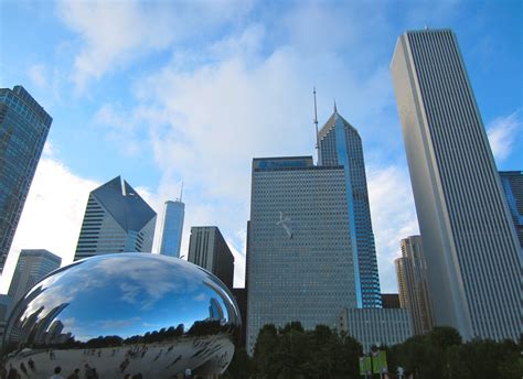 The Bean And Chicago Skyline Chicago Skyline Best Cities Skyscraper