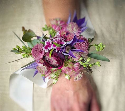 Making A Wrist Corsage With Fresh Flowers Corsage Prom