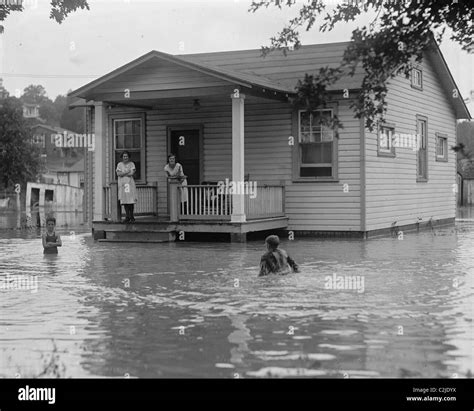 Flood Disaster Black And White Stock Photos And Images Alamy