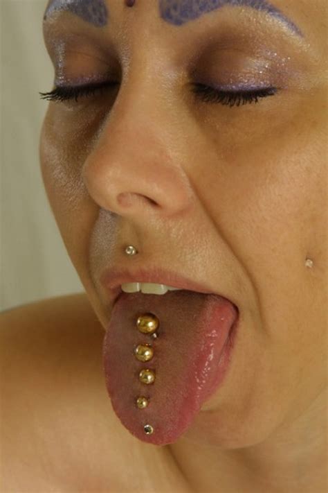 piercing ejemplos de perforaciones en la lengua tatuajes para mujeres y hombres