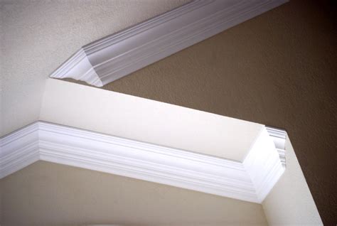 Chapter 4 in our new 2nd edition book deals with installing crown molding on a horizontal ceiling. How To Install Crown Molding On Vaulted Ceilings | Joy ...