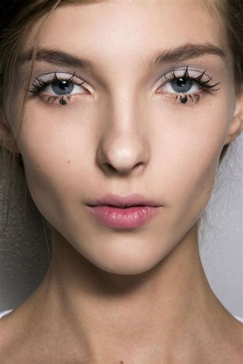 And believe it or not, anyone can rock. How To Apply Mascara Perfectly Like A Pro (Without Smudging)? | How to apply mascara, Mascara ...