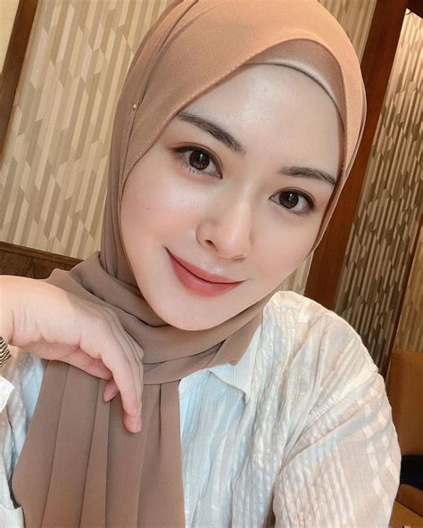 5 Gaya Hijab Ayana Moon Yang Modis Dan Santun Ada Malaysian Look Semua Halaman Parapuan