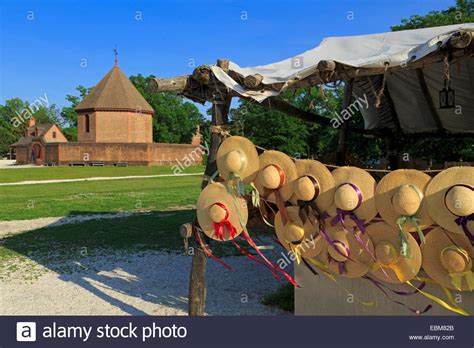 Straw Hats Hi Res Stock Photography And Images Alamy