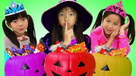 Emma Jannie Y Wendy Fingen Jugar Halloween Trick Or Treat Costume Dress Up Haul De Dulces Youtube