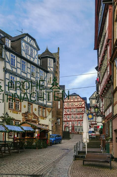 Oct 03, 2015 · tras dar clases en marburgo, y retirarse de la cátedra de filosofía de la universidad de friburgo. Calle En Marburgo, Alemania Foto de archivo - Imagen de ...