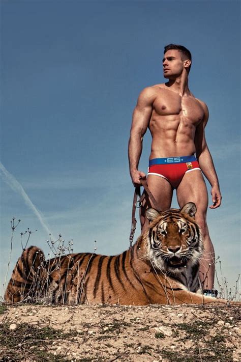 Sexy Man Pose With A Tiger Men Pose Pinterest Selvagens
