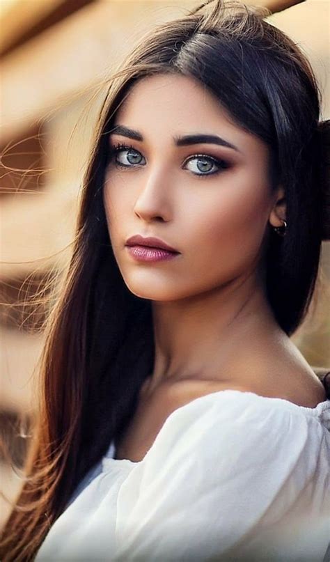 Pin de Kerim Sarıkaya em Beautiful eyes Cabelo de mulher Penteados